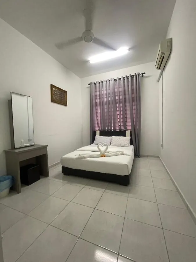 Hanz Homestay Melaka - For Malay Only 0*, Малакка